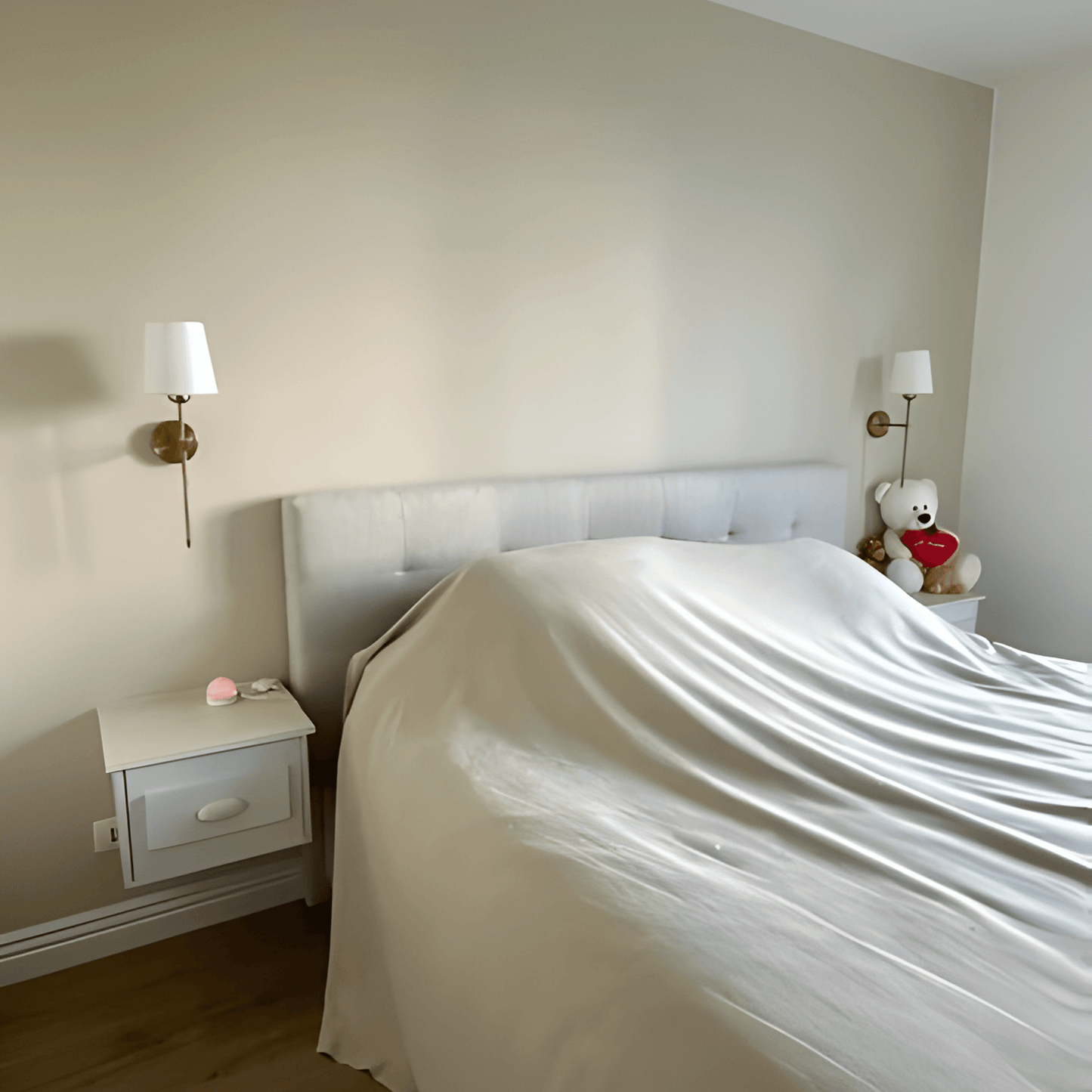 AMARA – Trådlös Vägglampa med Uppladdningsbart Batteri, Dimbart RGB-Ljus & Fjärrkontroll