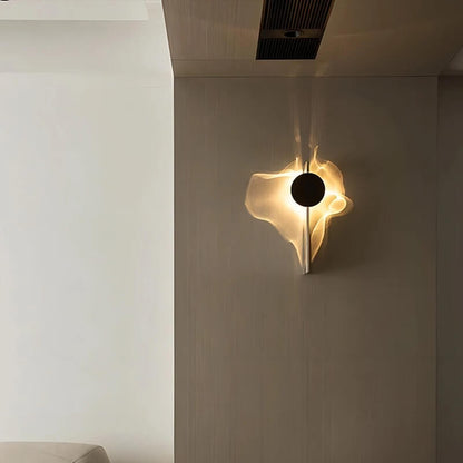 VALI – Modern LED Vägglampa i Rostfritt Stål med Skulpturalt Ljusspel för Sovrum, Hall & Vardagsrum